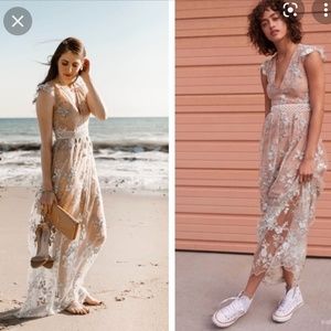 WAYF, Maxi floral dress, size XS, tan with light green/grey flower details